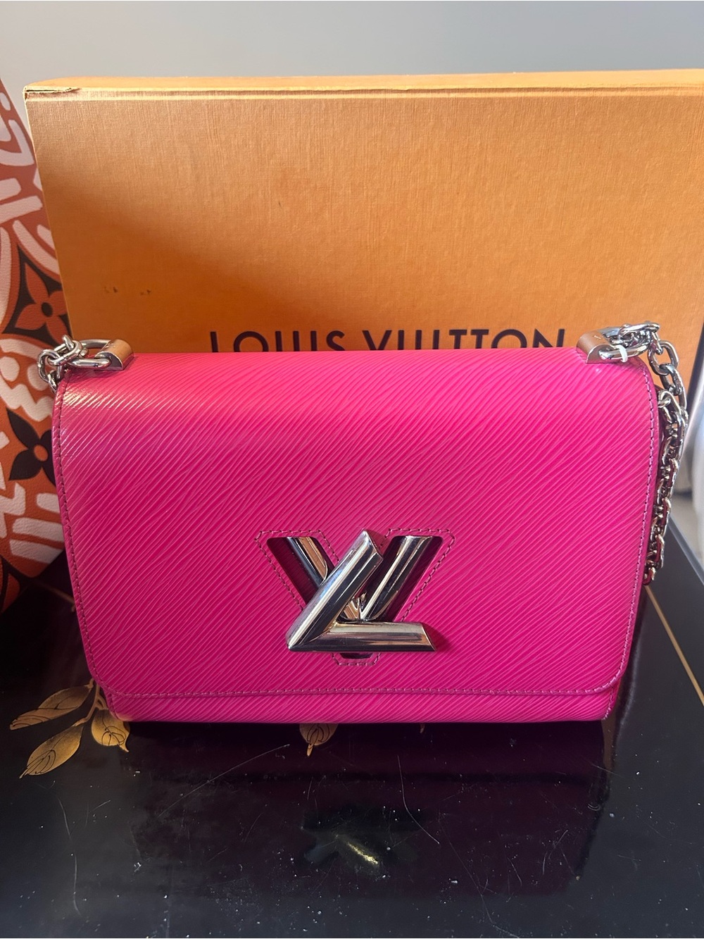 Louis Vuitton Twist mm RARE - HOT Pink